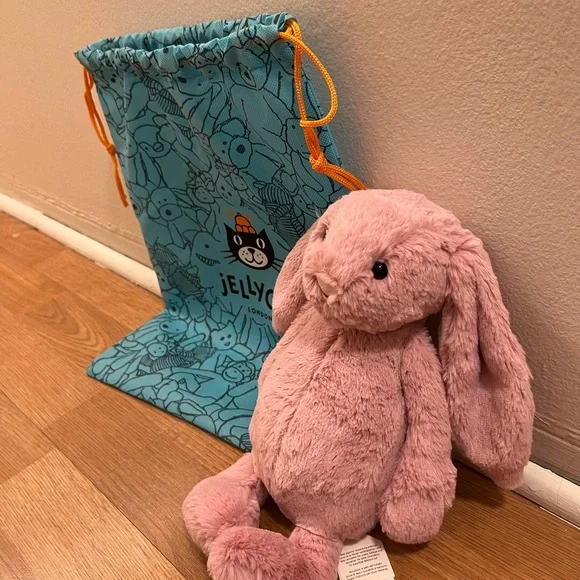 Jellycat Bashful Tulip Pink Bunny โNew with Dust Bag - Picture 2 of 5